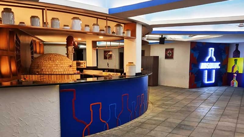 Bar & Grill