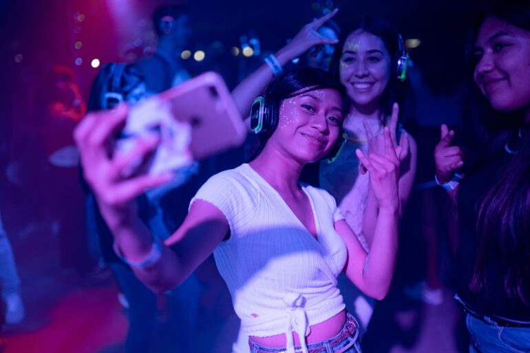 Fashion and Nightlife Dress Codes for Trending Indian Clubs